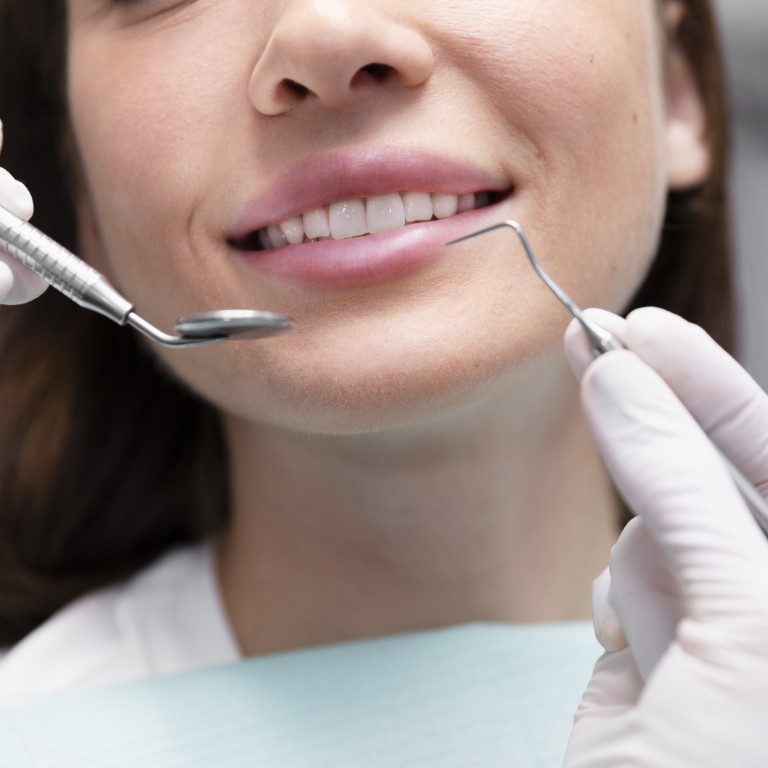 close-up-smiley-patient-appoint